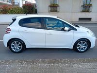 Usata Peugeot 208 Active 68 CV (50 kW) 2013 Bianco Utilitaria