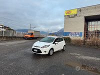 Usata Ford Fiesta 95 CV (69 kW) 2010 Bianco Utilitaria