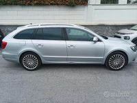 Usata Skoda Superb LAURIN & KLEMENT 170 CV (125 kW) 2013 Grigio Station wagon