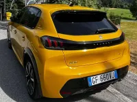 Usata Peugeot 208 GT 102 CV (75 kW) 2021 Giallo Utilitaria