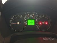 Usata Ford Fiesta 49 CV (36 kW) 2007 Grigio Utilitaria