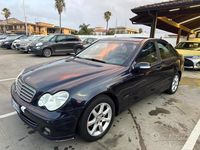Usata Mercedes C220 143 CV (105 kW) 2004 Blu Berlina