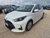Usata Toyota Yaris Hybrid Lounge 92 CV (67 kW) 2025 Bianco Berlina