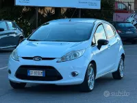 Usata Ford Fiesta Titanium 68 CV (50 kW) 2010 Bianco Berlina