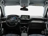 Käytetty Peugeot 2008 101 HP (74 kW) 2023 Musta Katumaasturi
