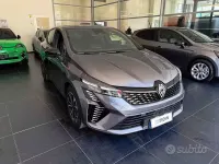 Begagnad Renault Clio V Techno 90 HK (66 kW) 2025 Grå Sedan