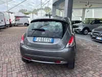 Usata Lancia Ypsilon Gold 69 CV (50 kW) 2017 Grigio scuro Utilitaria
