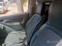 Usata Toyota Yaris 65 CV (47 kW) 2003 Bianco Utilitaria