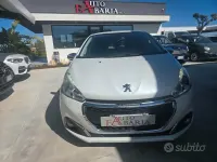 Usata Peugeot 208 Signature Sky 83 CV (61 kW) 2018 Bianco Utilitaria