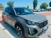 Usata Peugeot 2008 Allure 131 CV (96 kW) 2024 Grigio SUV