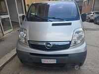 Usata Opel Vivaro 115 CV (84 kW) 2008 Grigio Monovolume