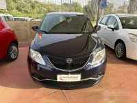 Usata Lancia Ypsilon Silver 69 CV (50 kW) 2017 Viola Utilitaria