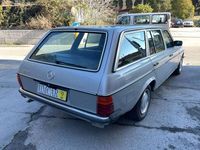 Usata Mercedes 200 109 CV (80 kW) 1981 Argento Station wagon