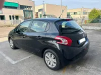 Usata Peugeot 208 68 CV (50 kW) 2012 Nero Utilitaria