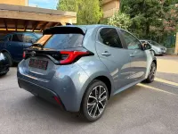 Nuova Toyota Yaris Hybrid 92 CV (67 kW) 2026 Grigio scuro Berlina