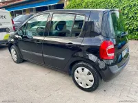 Käytetty Renault Modus Dynamique 75 HP (55 kW) 2008 Musta Tila-auto