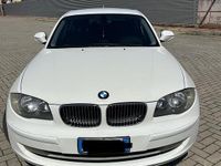 Usata BMW 118 143 CV (105 kW) 2010 Bianco Utilitaria