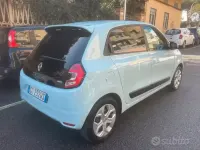 Usata Renault Twingo 30 kW (42 CV) 2021 Bluazzurro Utilitaria