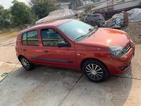 Usata Renault Clio II 58 CV (42 kW) 2008 Rosso Berlina