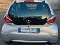 Usata Toyota Aygo Connect Style 70 CV (51 kW) 2011 Grigio Utilitaria