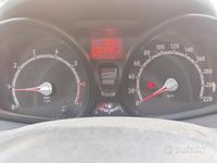 Usata Ford Fiesta 60 CV (44 kW) 2012 Grigio Utilitaria