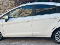 Usata Ford Fiesta Titanium 97 CV (71 kW) 2010 Bianco Utilitaria