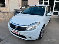 Begagnad Dacia Sandero Lauréate 70 HK (51 kW) 2010 Vit Sedan