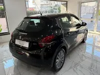 Usata Peugeot 208 Allure 75 CV (55 kW) 2016 Nero Utilitaria
