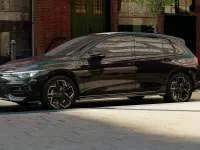 Nuova VW Golf VIII R-line Plus 150 CV (110 kW) 2026 Grenadill black metallizzato Berlina