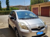 Usata Toyota Yaris 65 CV (47 kW) 2010 Grigio Utilitaria