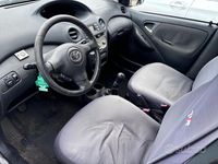 Usata Toyota Yaris Sol 65 CV (47 kW) 2005 Argento Berlina