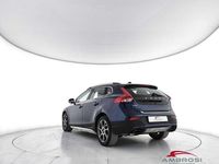 Usata Volvo V40 Ocean Race 114 CV (83 kW) 2015 Blu Utilitaria