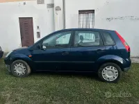 Usata Ford Fiesta 75 CV (55 kW) 2002 Blu Utilitaria