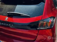 Usata Peugeot 208 Allure 101 CV (74 kW) 2022 Rosso Utilitaria