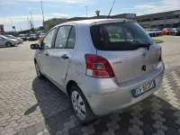 Usata Toyota Yaris 69 CV (50 kW) 2011 Argento Utilitaria