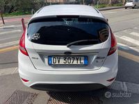 Usata Ford Fiesta Titanium 68 CV (50 kW) 2009 Bianco Utilitaria