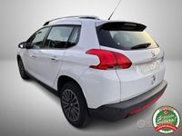 Usata Peugeot 2008 Allure 82 CV (60 kW) 2014 Bianco metallizzato SUV