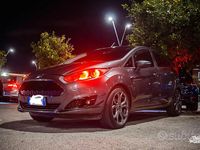 Usata Ford Fiesta 75 CV (55 kW) 2017 Grigio Berlina