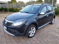 Usata Dacia Sandero Stepway 70 CV (51 kW) 2010 Grigio Berlina