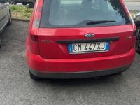 Usata Ford Fiesta 90 CV (66 kW) 2004 Rosso Utilitaria