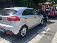Usata Kia Rio 75 CV (55 kW) 2013 Grigio Utilitaria