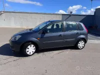 Usata Ford Fiesta 68 CV (50 kW) 2006 Grigio Utilitaria