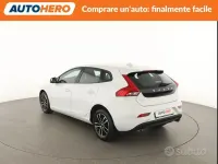 Usata Volvo V40 120 CV (88 kW) 2018 Bianco Berlina