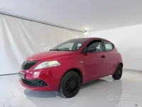 Usado Lancia Ypsilon 69 HP (50 kW) 2018 Vermelho Citadino