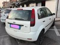 Usata Ford Fiesta 69 CV (50 kW) 2003 Bianco Utilitaria