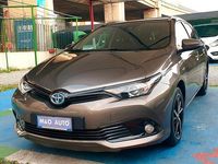 Begagnad Toyota Auris Hybrid 99 HK (72 kW) 2017 Grå Kombi
