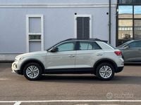 Usata VW T-Roc Life 110 CV (80 kW) 2024 Grigio SUV