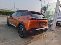 Usata Peugeot 2008 Allure 101 CV (74 kW) 2023 Arancione SUV