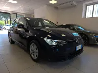 Usata VW Golf VIII Life 115 CV (84 kW) 2021 Blu Berlina