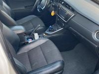 Usata Toyota Auris Hybrid 99 CV (72 kW) 2014 Bianco Berlina